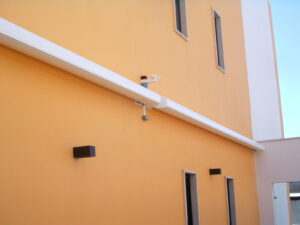 Toldo Cofre motorizado de Braços Retrátil