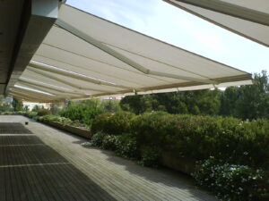 Toldo Monobloco de Braços Retrátil